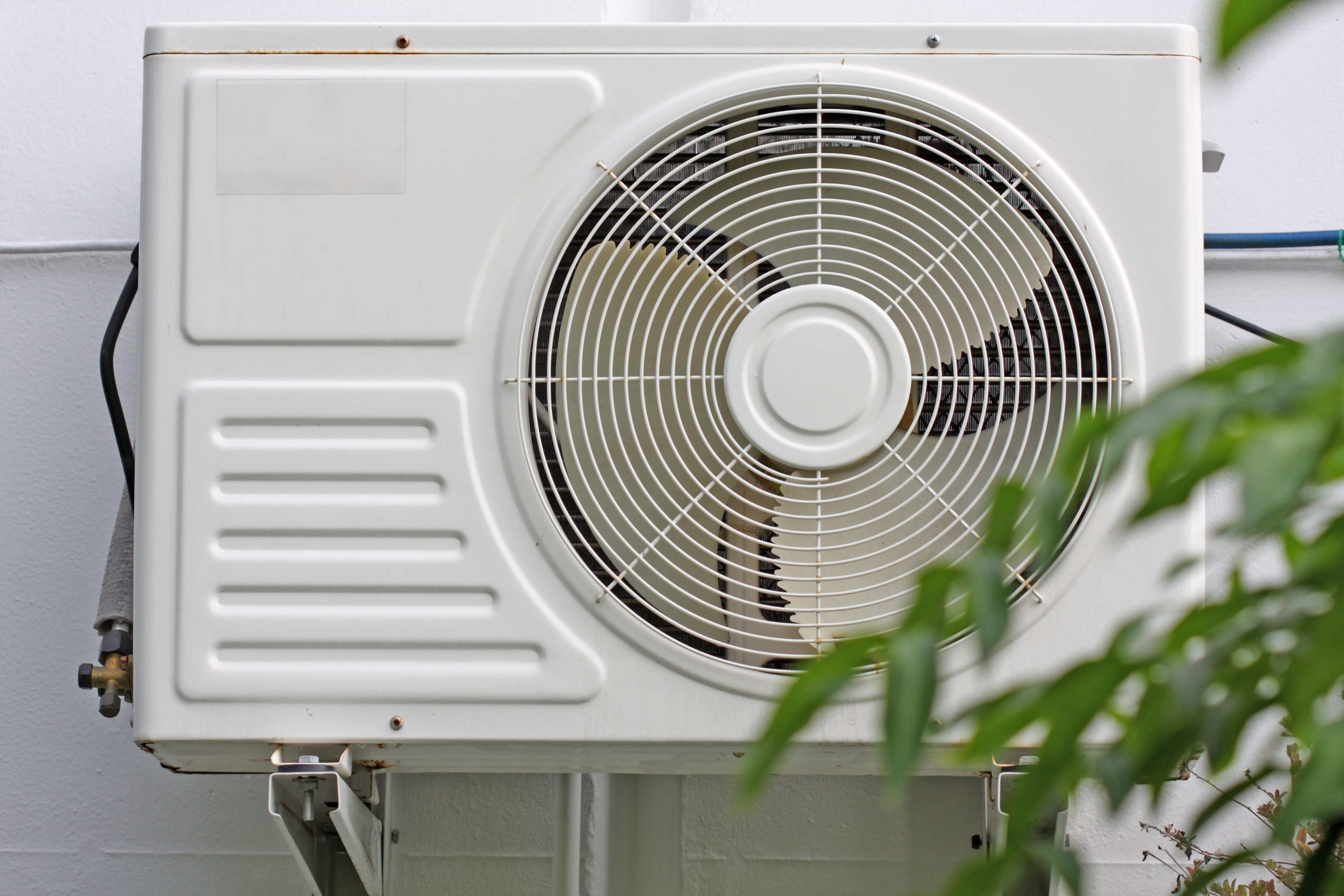 Ventilateur de climatiseur installer a l'exterieur